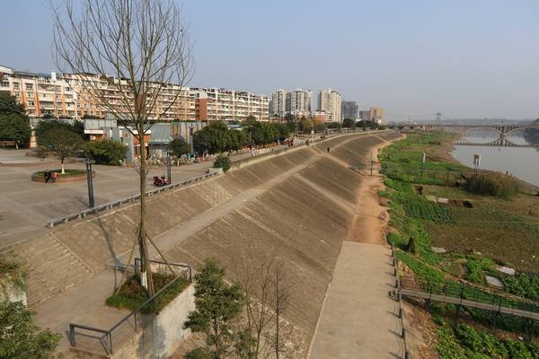 資陽(yáng)市沱江防洪堤