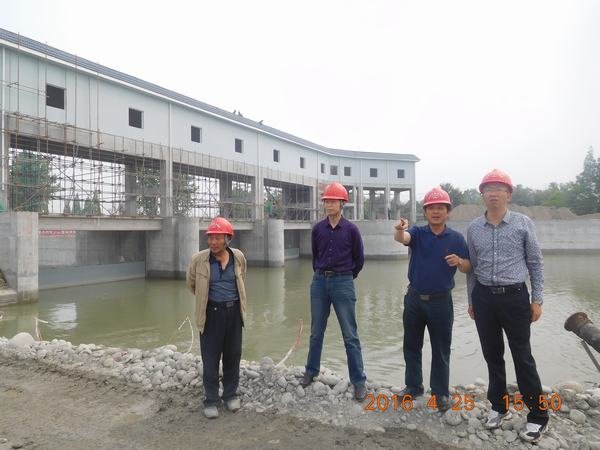 高本祥、但凱一行到西河順江堰引水樞紐整治工程檢查指導(dǎo)工作