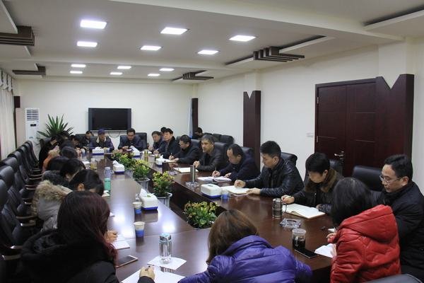 工程局機關(guān)召開中層以上干部會議 