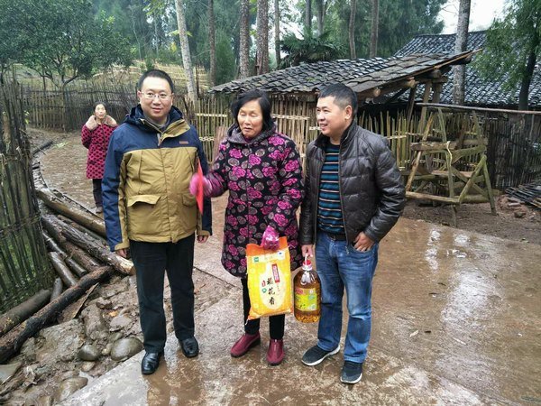 工程局開展脫貧攻堅(jiān)暖冬行動(dòng)