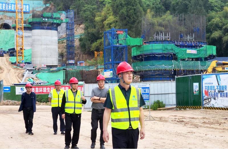 袁斌帶隊檢查部分項目生產經(jīng)營情況